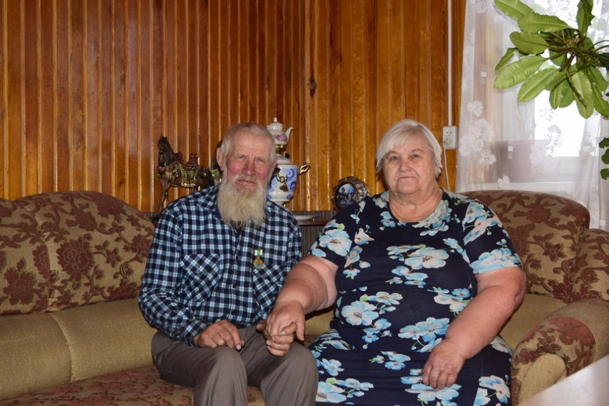 Чета Деменских из д. Бутырки Оекского МО отметила 55 лет совместной жизни
